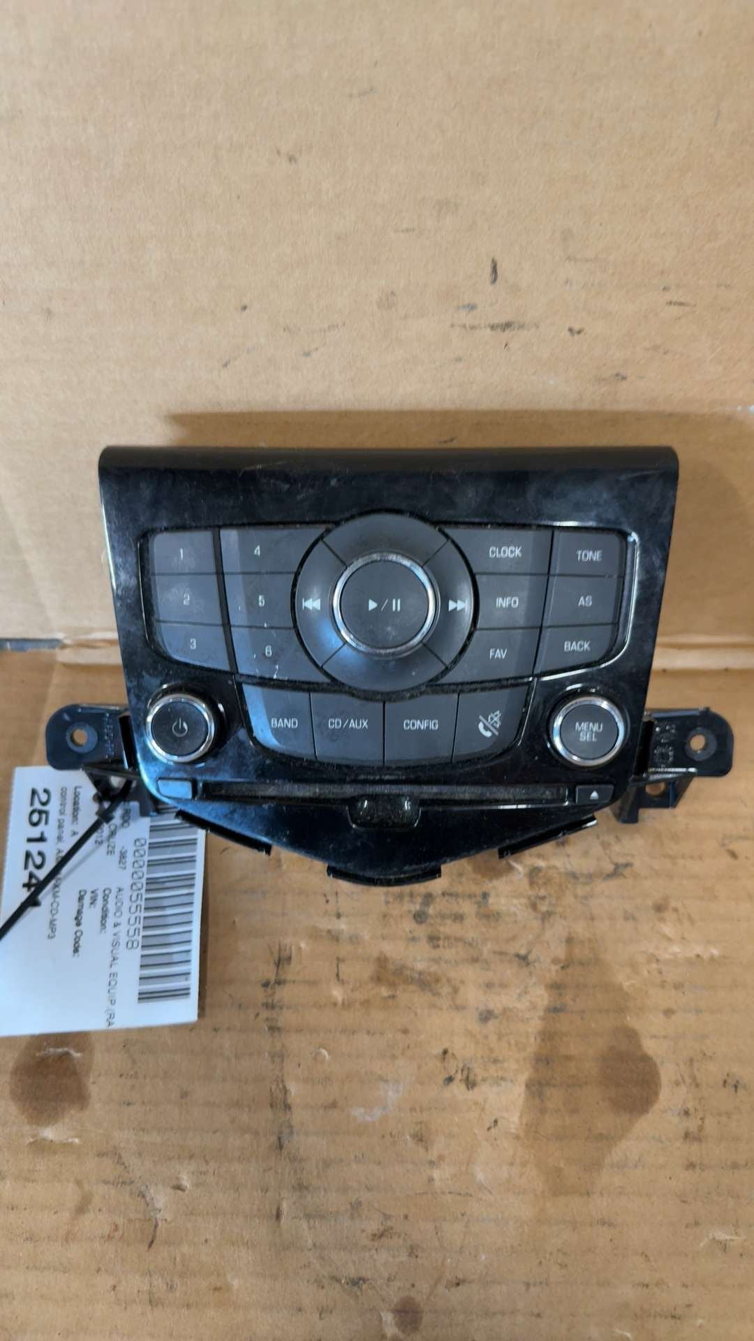 Radio Control Panel from a 2012 Chevrolet Cruze, photo 2