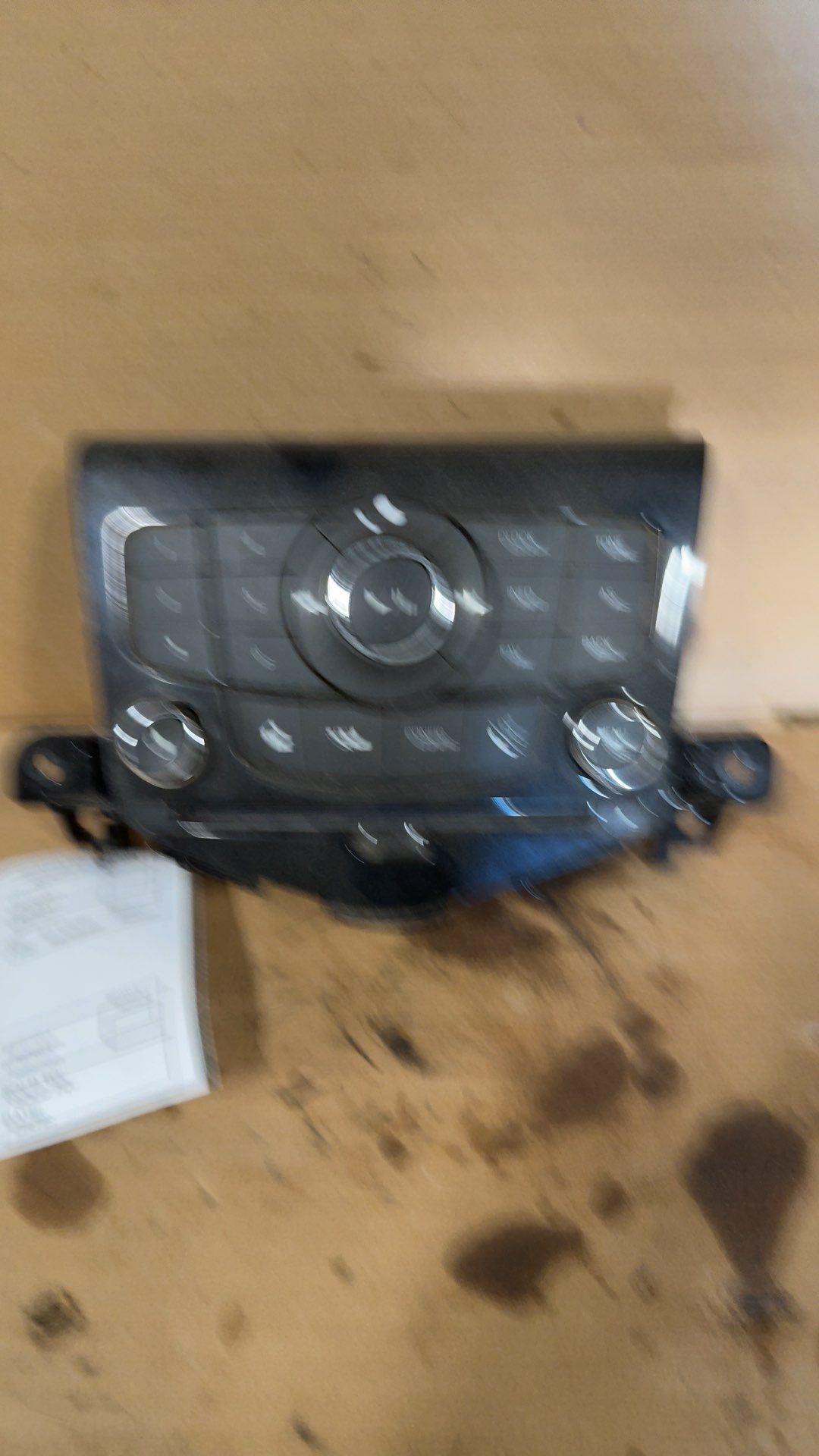 Radio Control Panel from a 2015 Chevrolet Cruze, photo 1