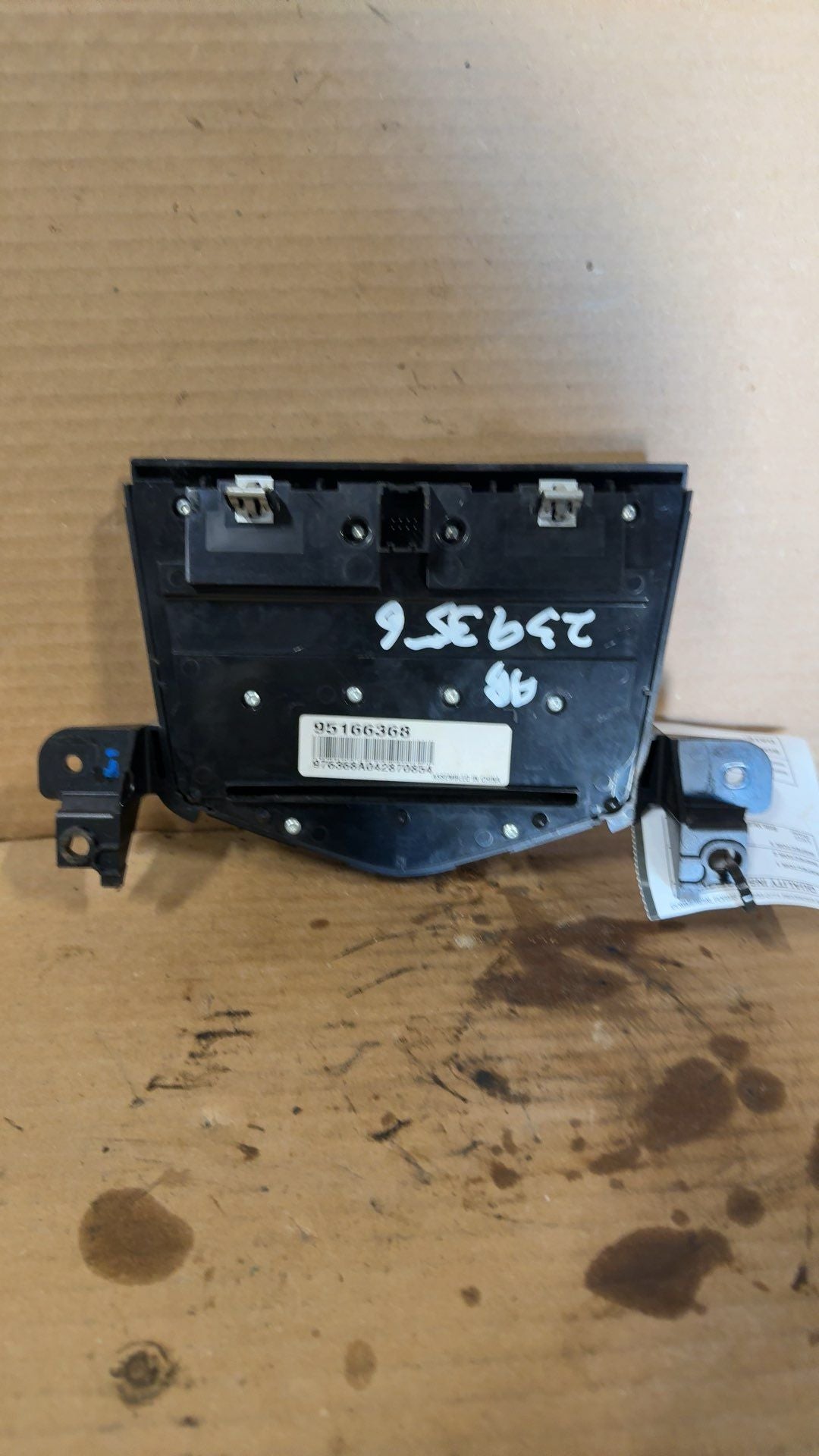 Radio Control Panel from a 2015 Chevrolet Cruze, photo 2