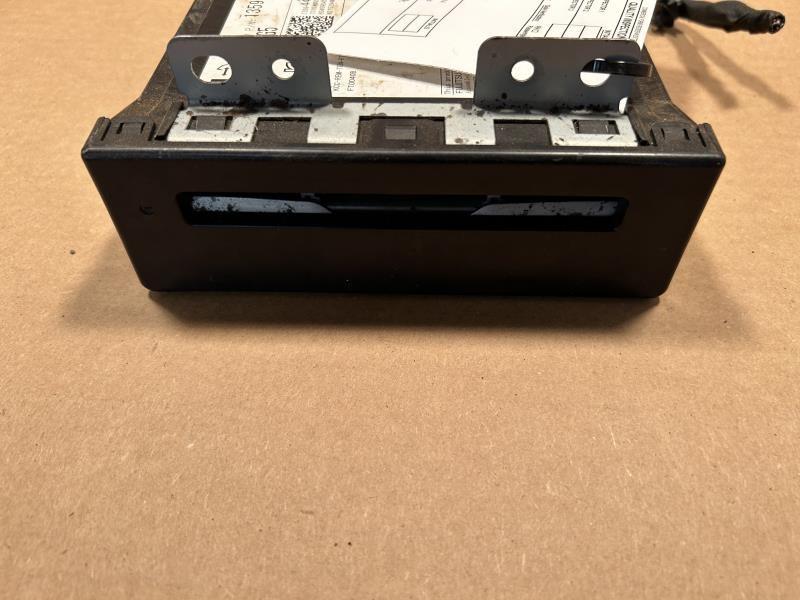 CD Player from a 2016 Chevrolet Impala, photo 2