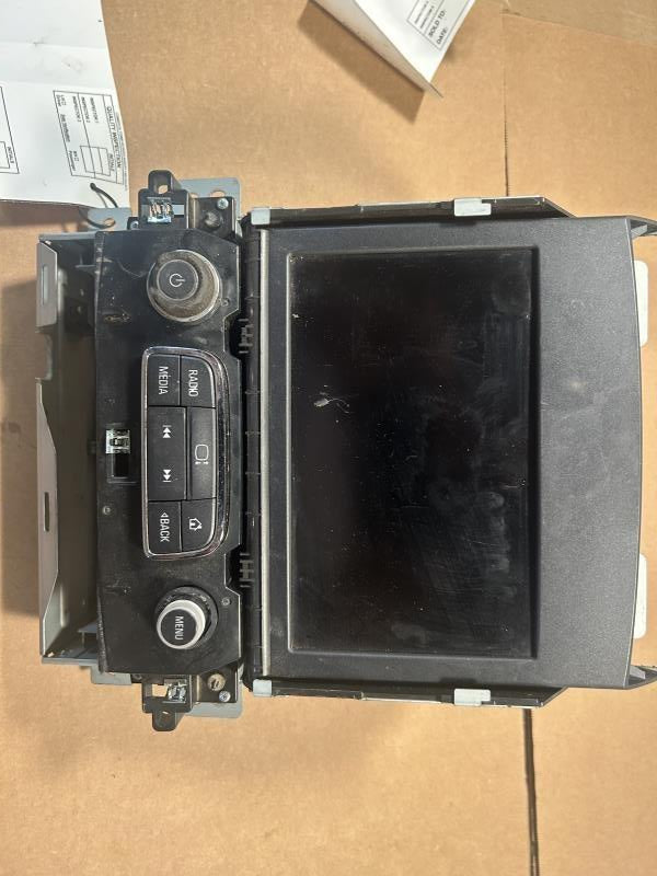 Radio Control Panel from a 2017 Chevrolet Impala, photo 2
