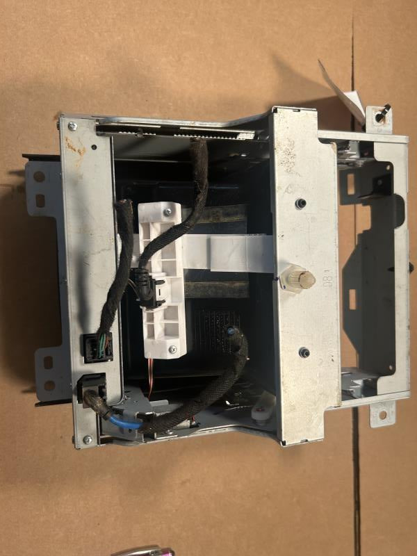 Radio Control Panel from a 2017 Chevrolet Impala, photo 3