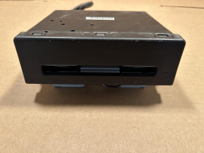 CD Player from a 2015 Chevrolet Impala, photo 2