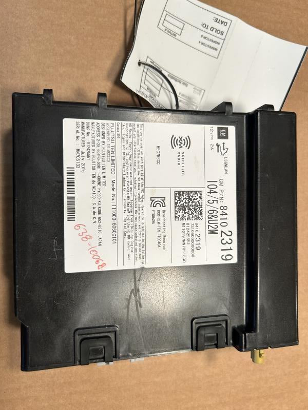 Radio Receiver from a 2017 Chevrolet Silverado 1500, photo 1