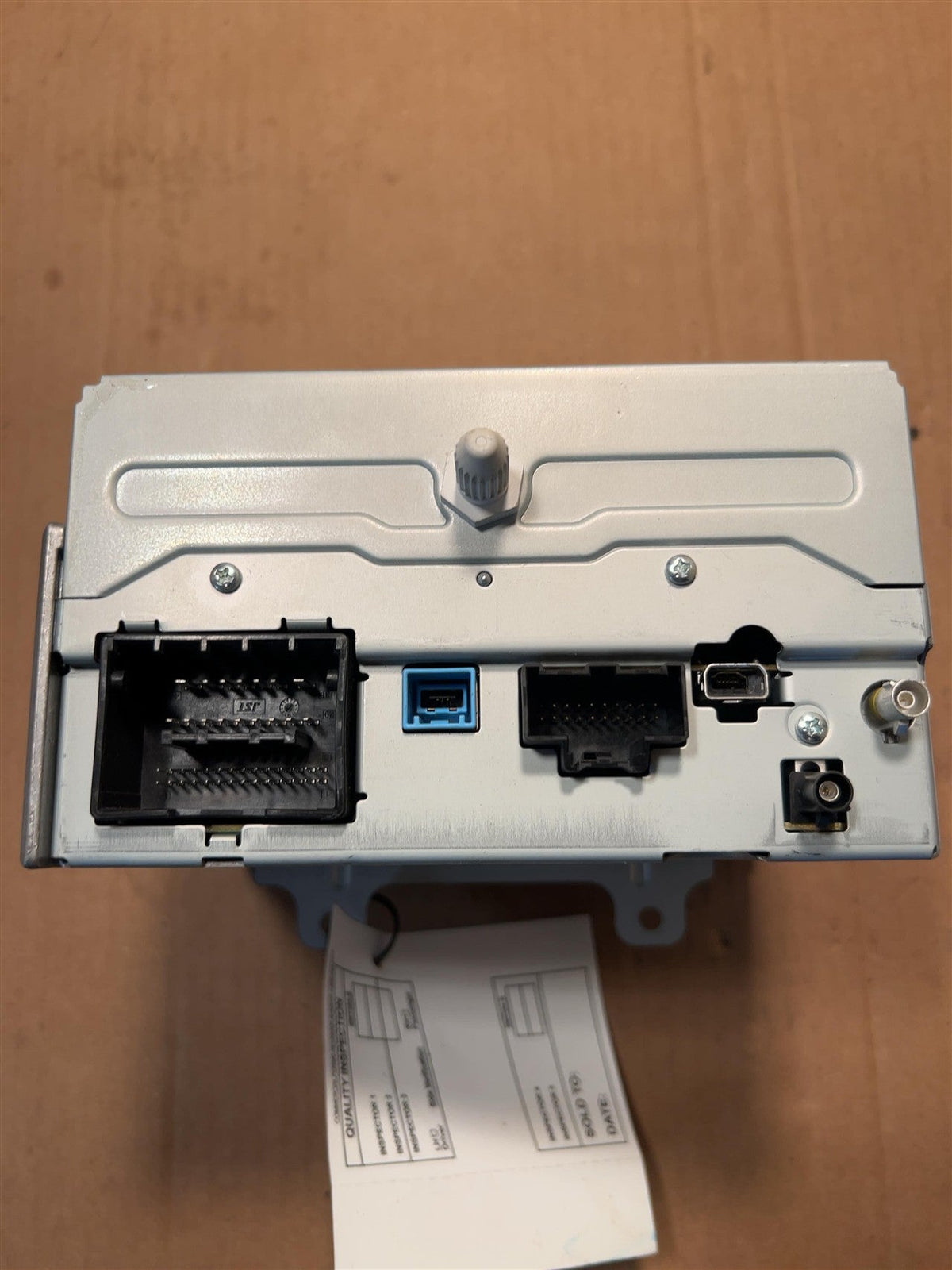 Radio Receiver from a 2012 Chevrolet Equinox, photo 3