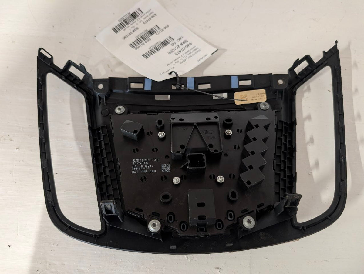 Radio Control Panel from a 2013 Ford Escape, photo 3