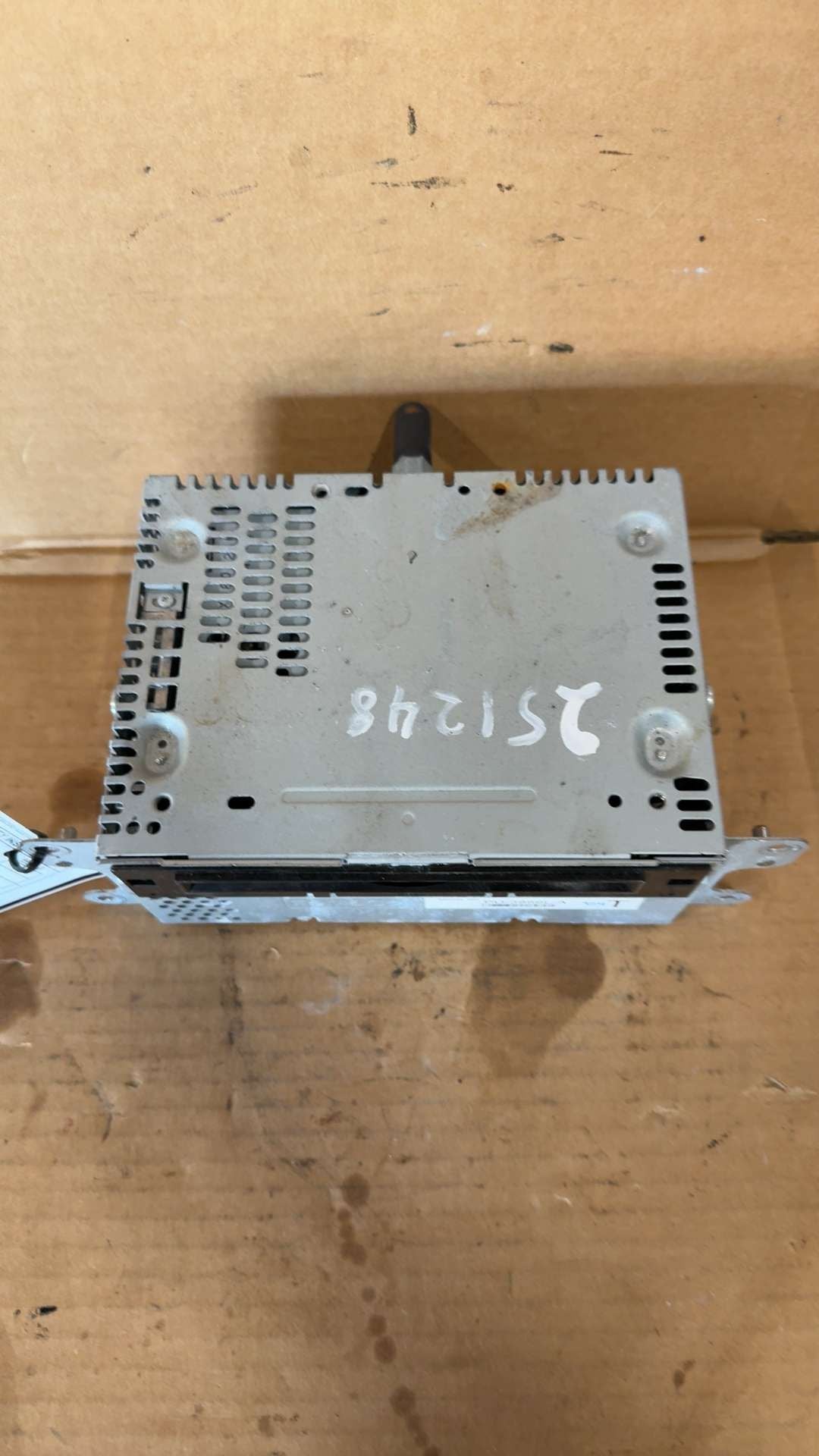 Radio Receiver from a 2014 Ford Explorer, photo 1