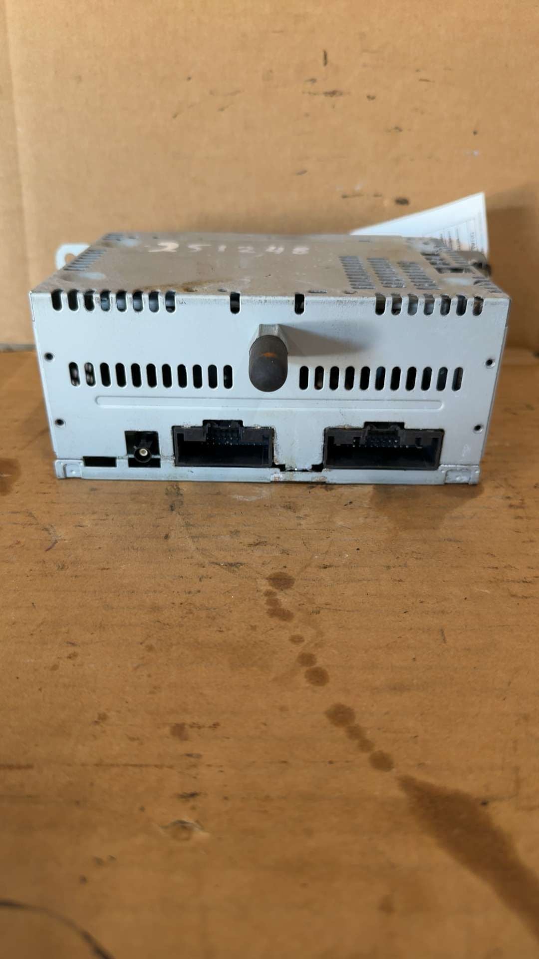 Radio Receiver from a 2014 Ford Explorer, photo 3