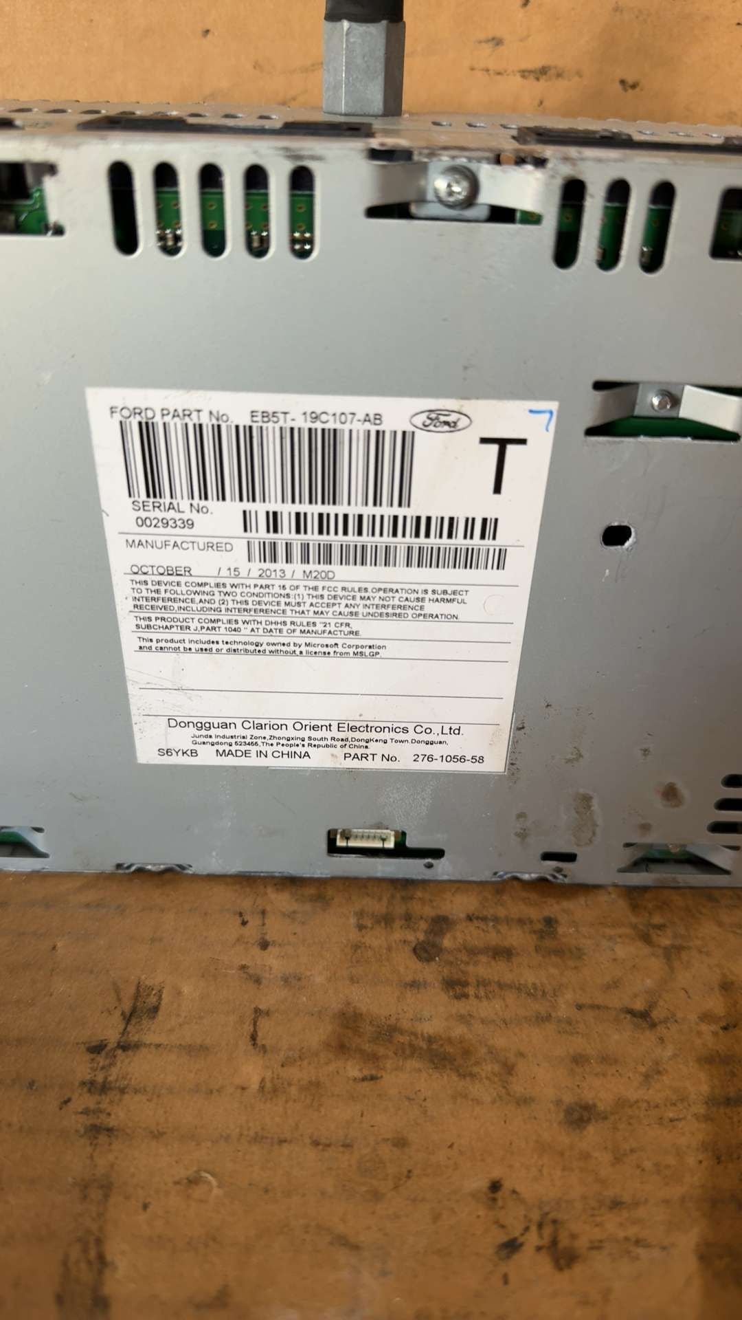 Radio Receiver from a 2014 Ford Explorer, photo 4