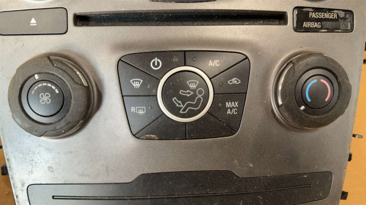 Radio Control Panel from a 2014 Ford Explorer, photo 2