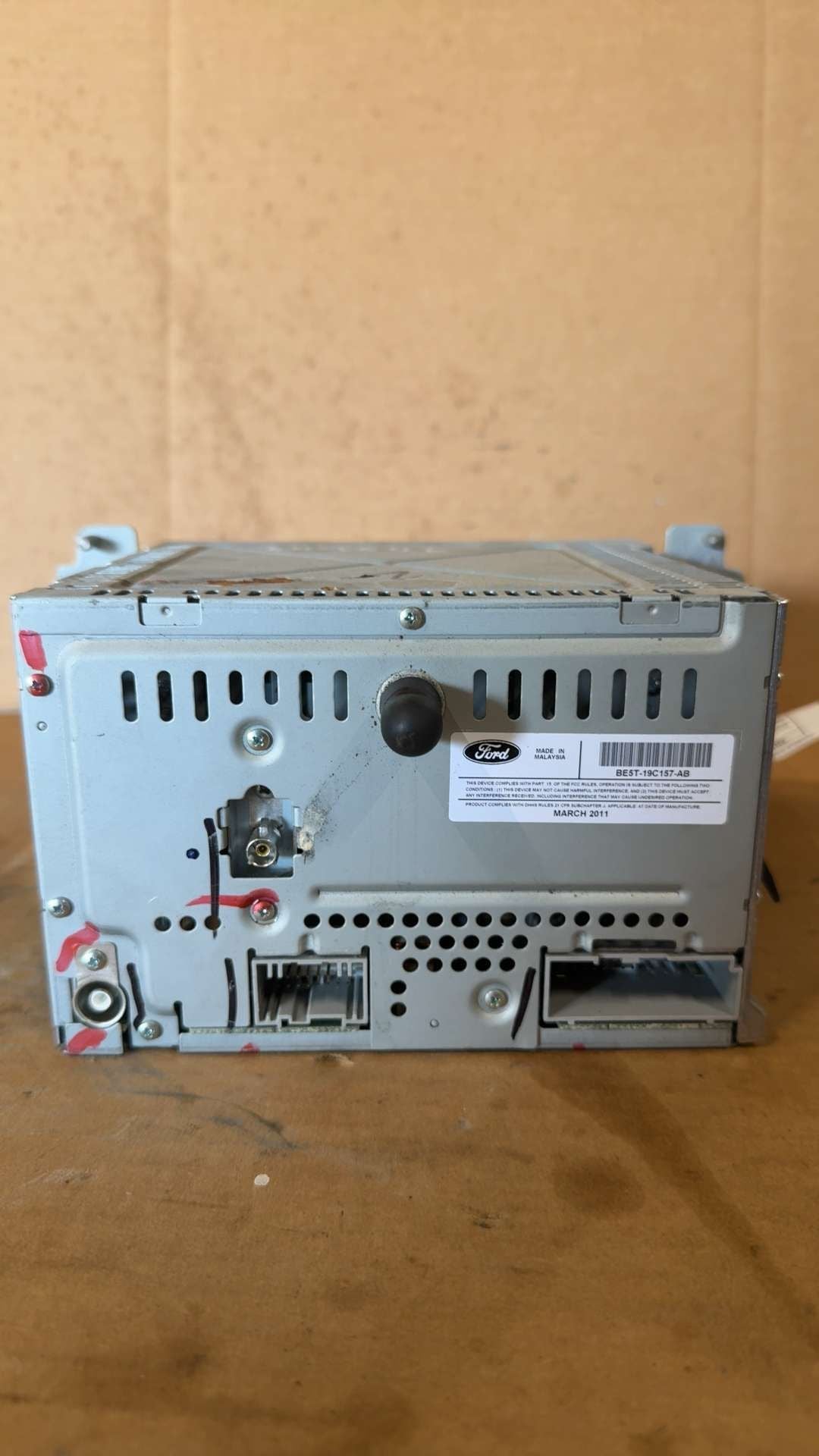 Radio Receiver from a 2012 Ford Fusion, photo 2