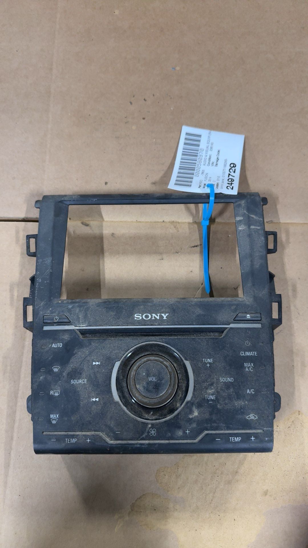 Radio Control Panel from a 2014 Ford Fusion, photo 1