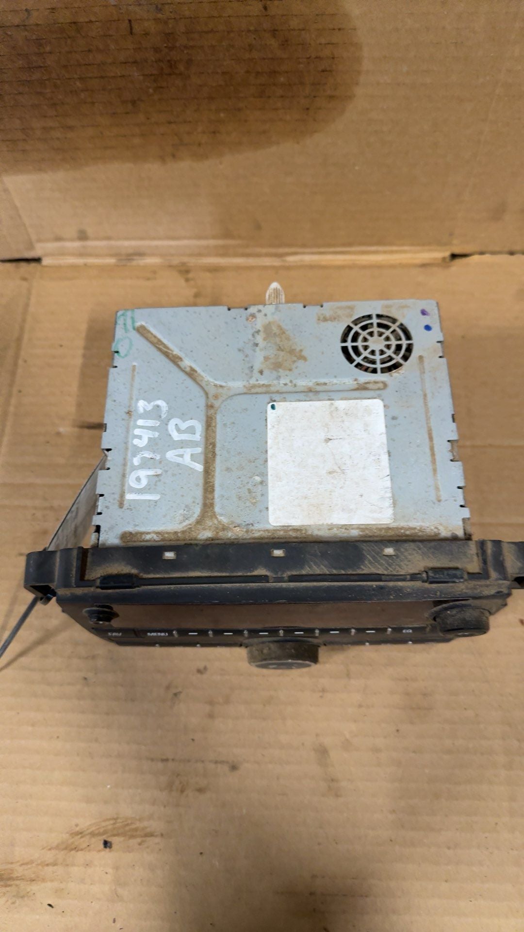 Radio Receiver from a 2008 GMC Acadia, photo 2