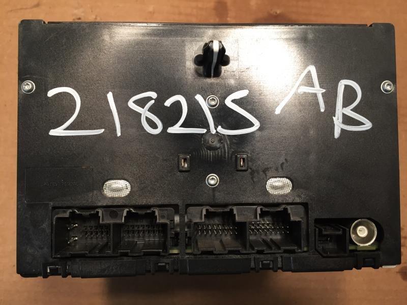 Radio Receiver from a 2013 GMC Acadia, photo 2