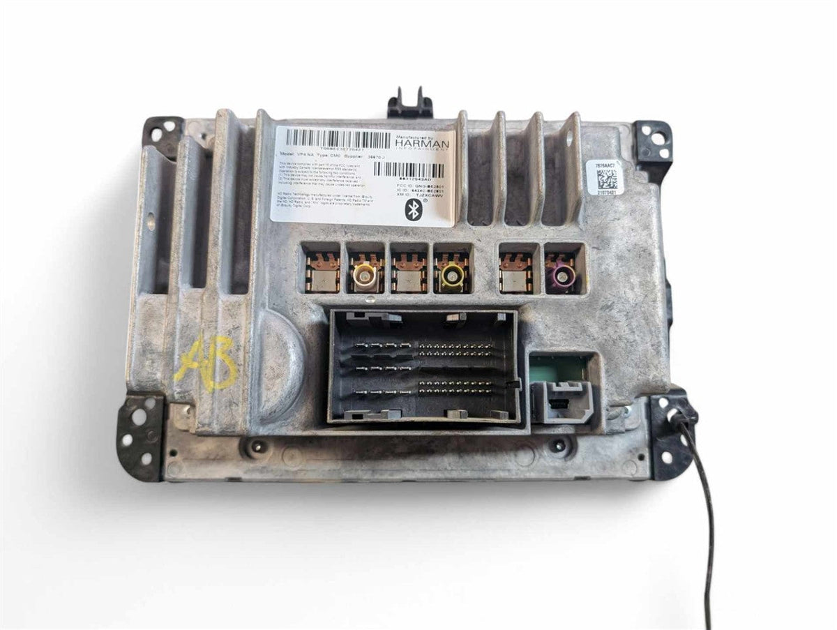 Radio Receiver from a 2018 Jeep Cherokee, photo 2