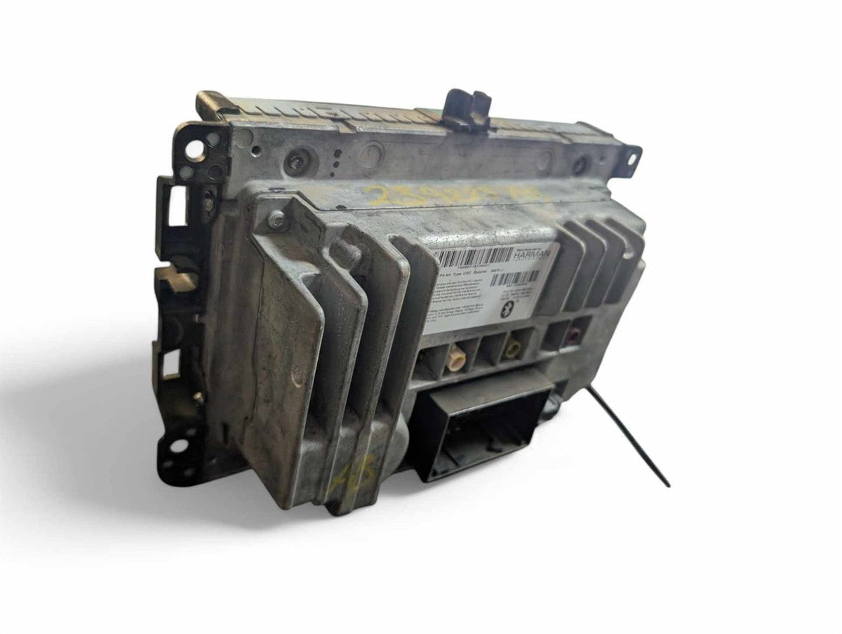 Radio Receiver from a 2018 Jeep Cherokee, photo 4