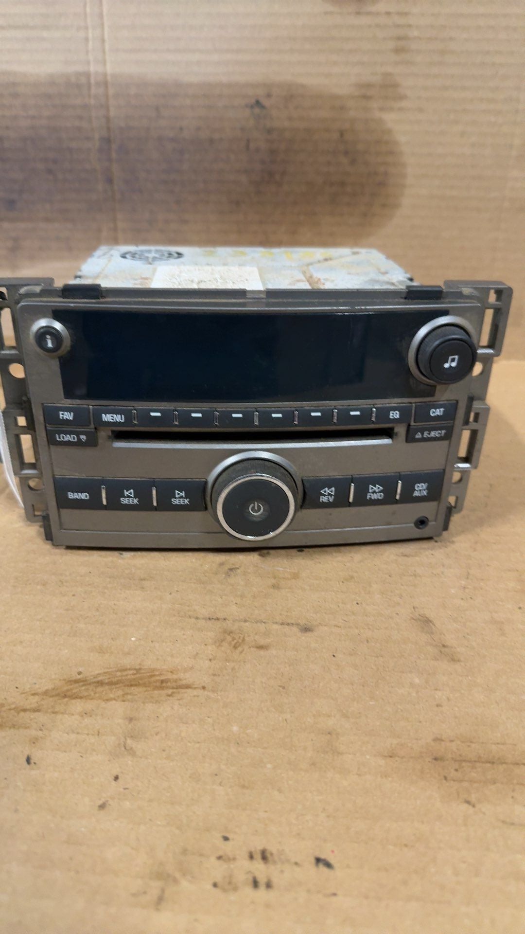 Radio Receiver from a 2008 Chevrolet Malibu, photo 2