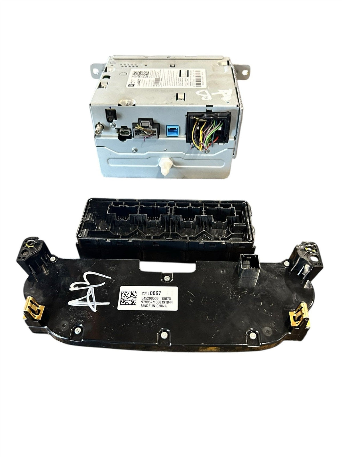 Radio Receiver from a 2015 Chevrolet Malibu, photo 5