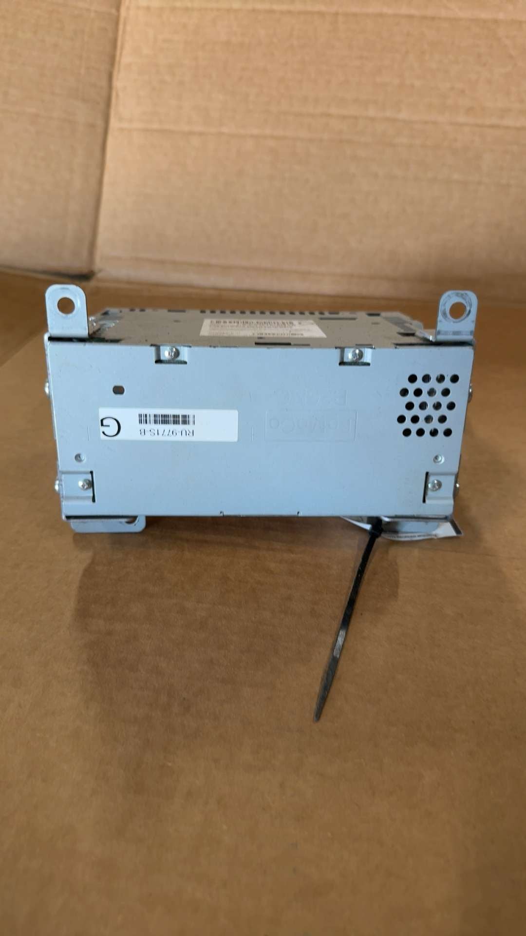 Radio Receiver from a 2020 Ford Mustang, photo 2