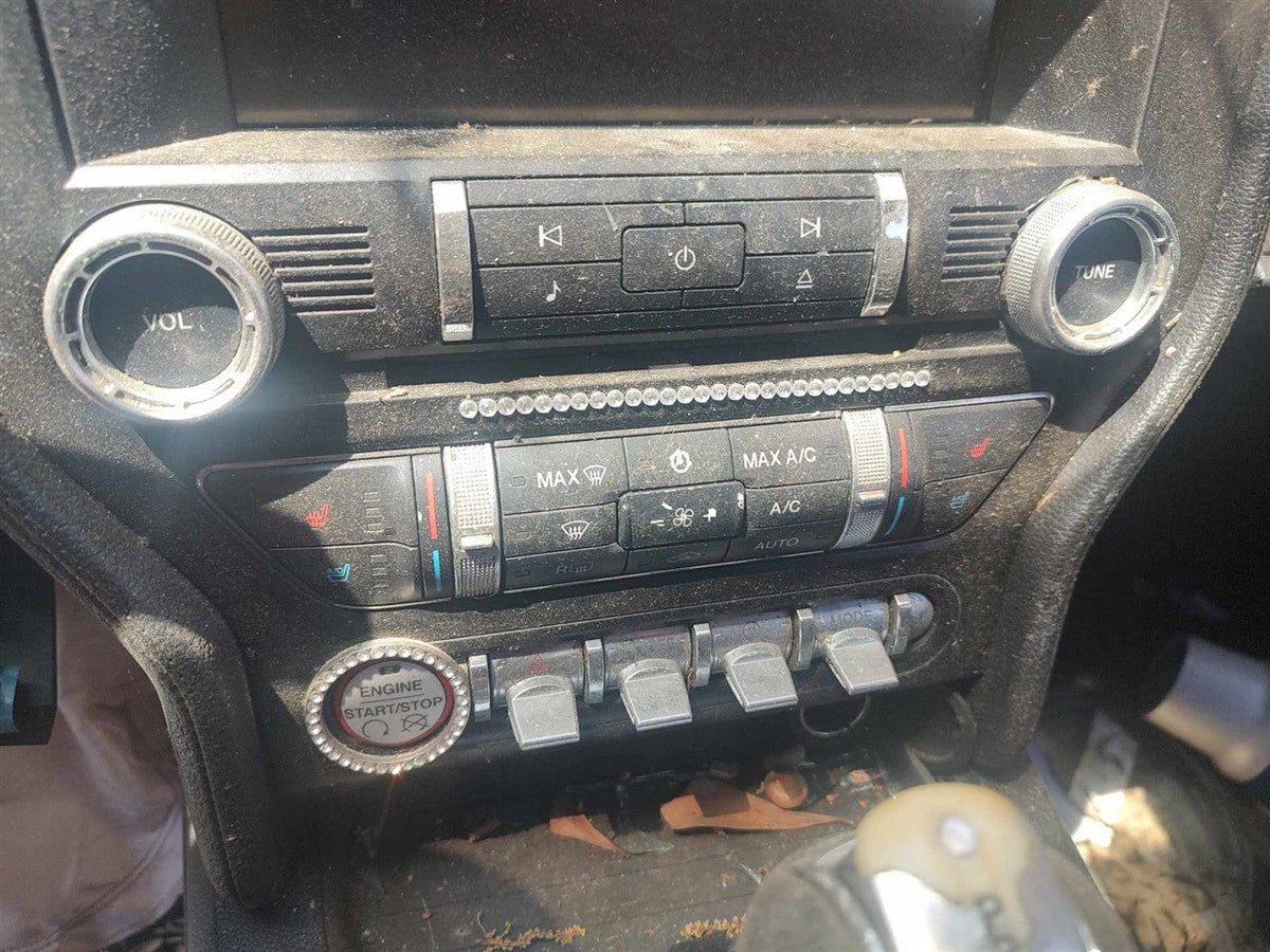 Radio Receiver from a 2015 Ford Mustang, photo 1