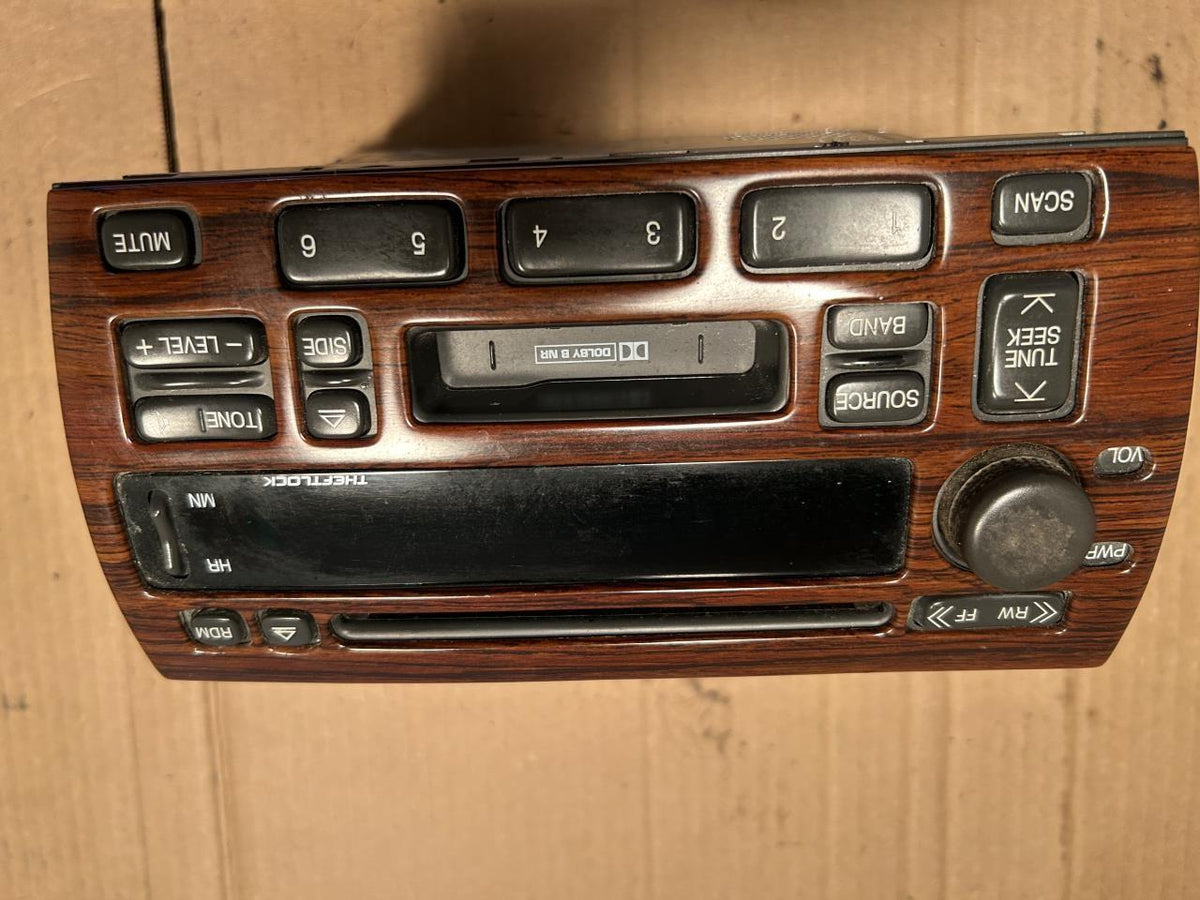 Radio Receiver from a 2001 Cadillac Seville, photo 2