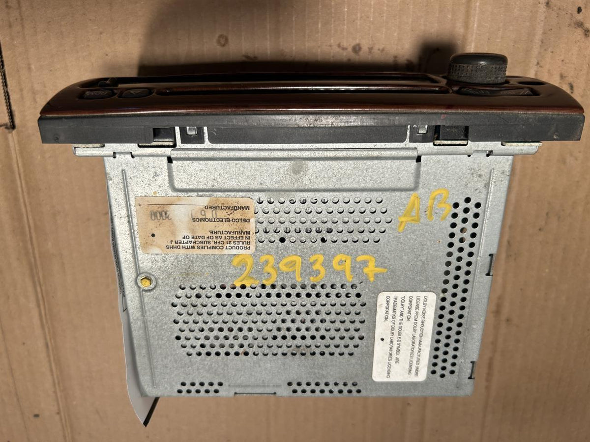 Radio Receiver from a 2001 Cadillac Seville, photo 3