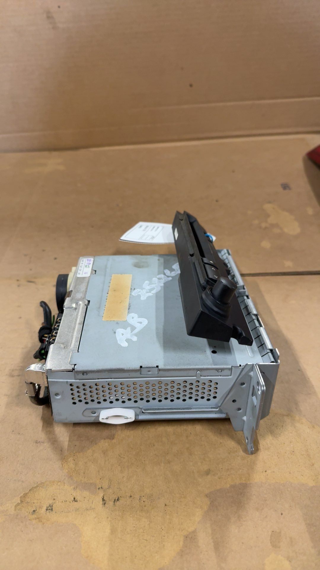 Radio Receiver from a 2005 BMW 545i, photo 2