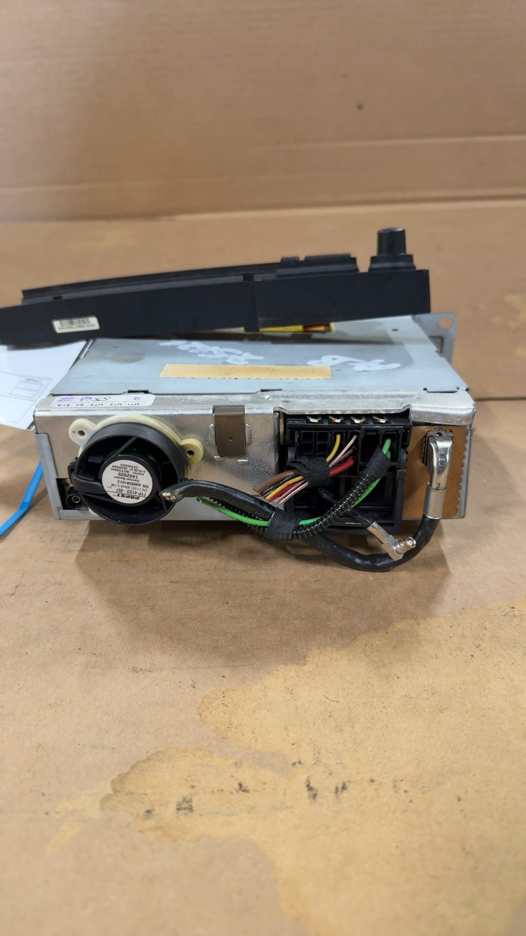 Radio Receiver from a 2005 BMW 545i, photo 3
