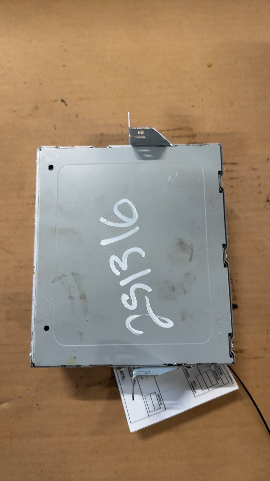 Radio Receiver from a 2017 Infiniti QX30, photo 2