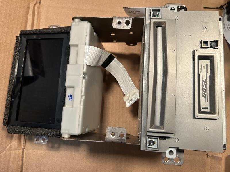 Radio Receiver from a 2004 Nissan Maxima, photo 2
