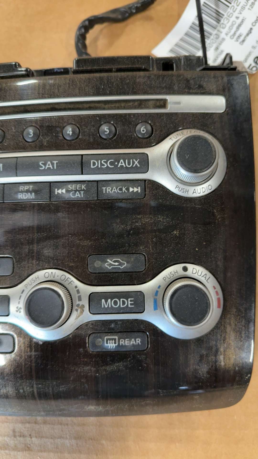 Radio Receiver from a 2013 Nissan Maxima, photo 3