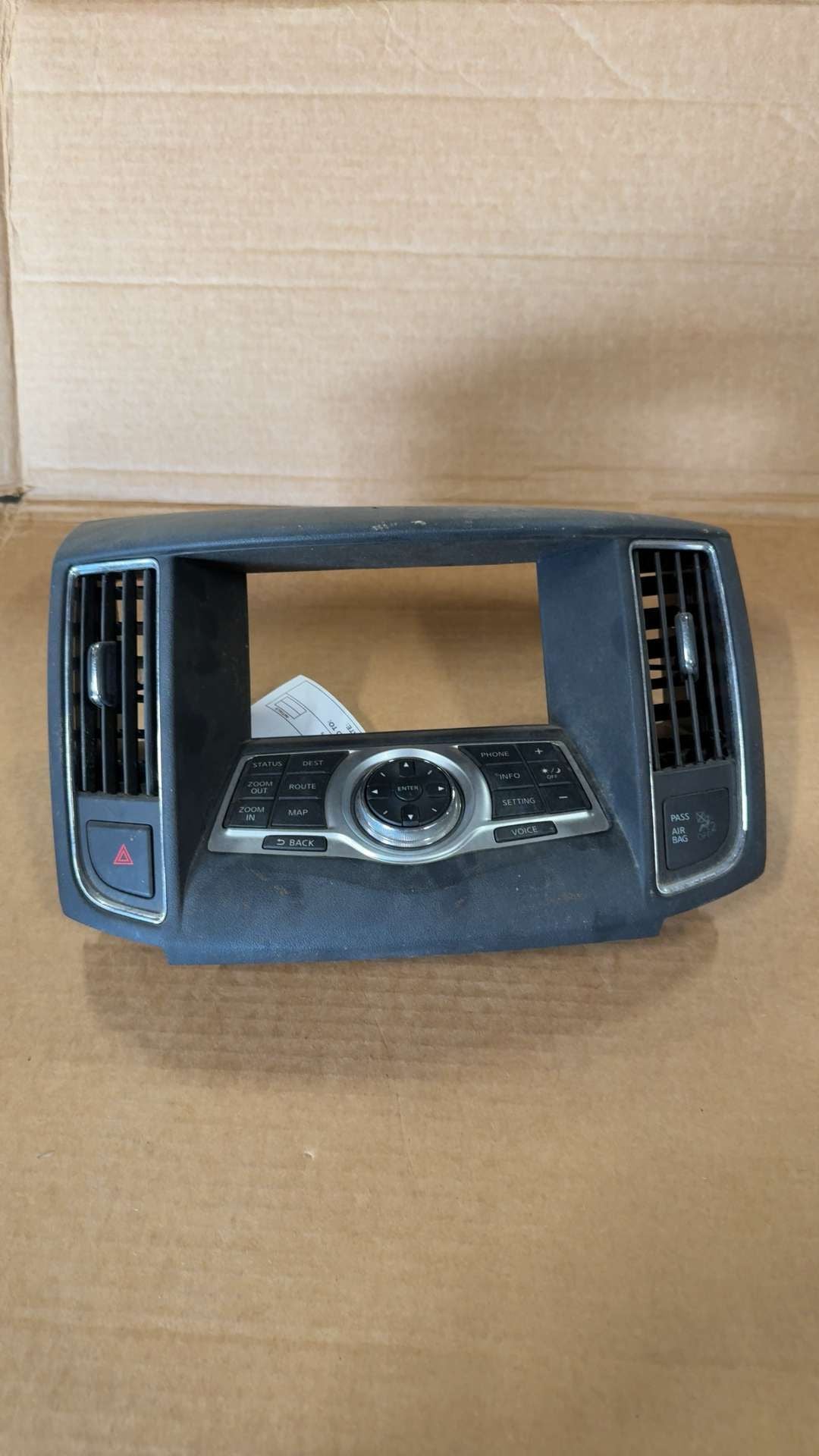 Audio and Climate Control Panel from a 2013 Nissan Maxima, photo 1