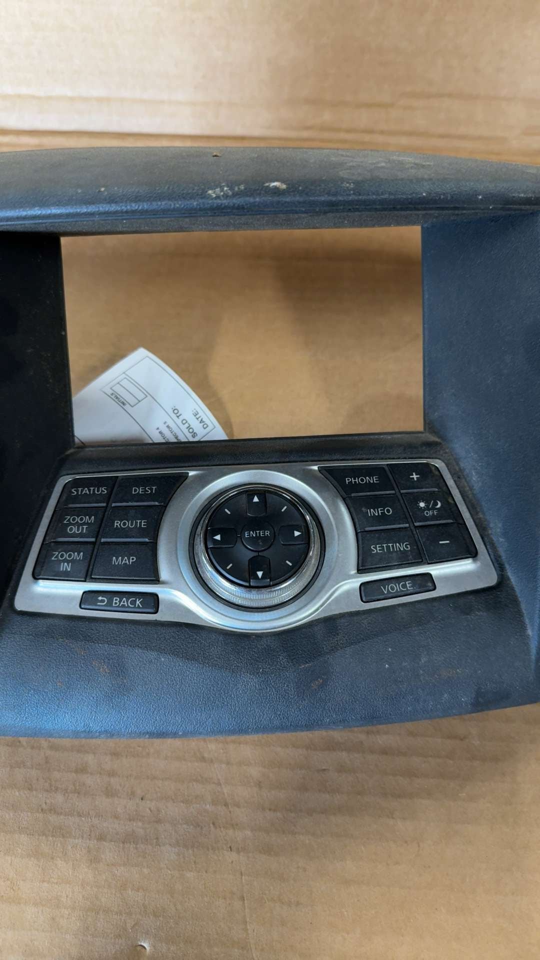 Audio and Climate Control Panel from a 2013 Nissan Maxima, photo 2