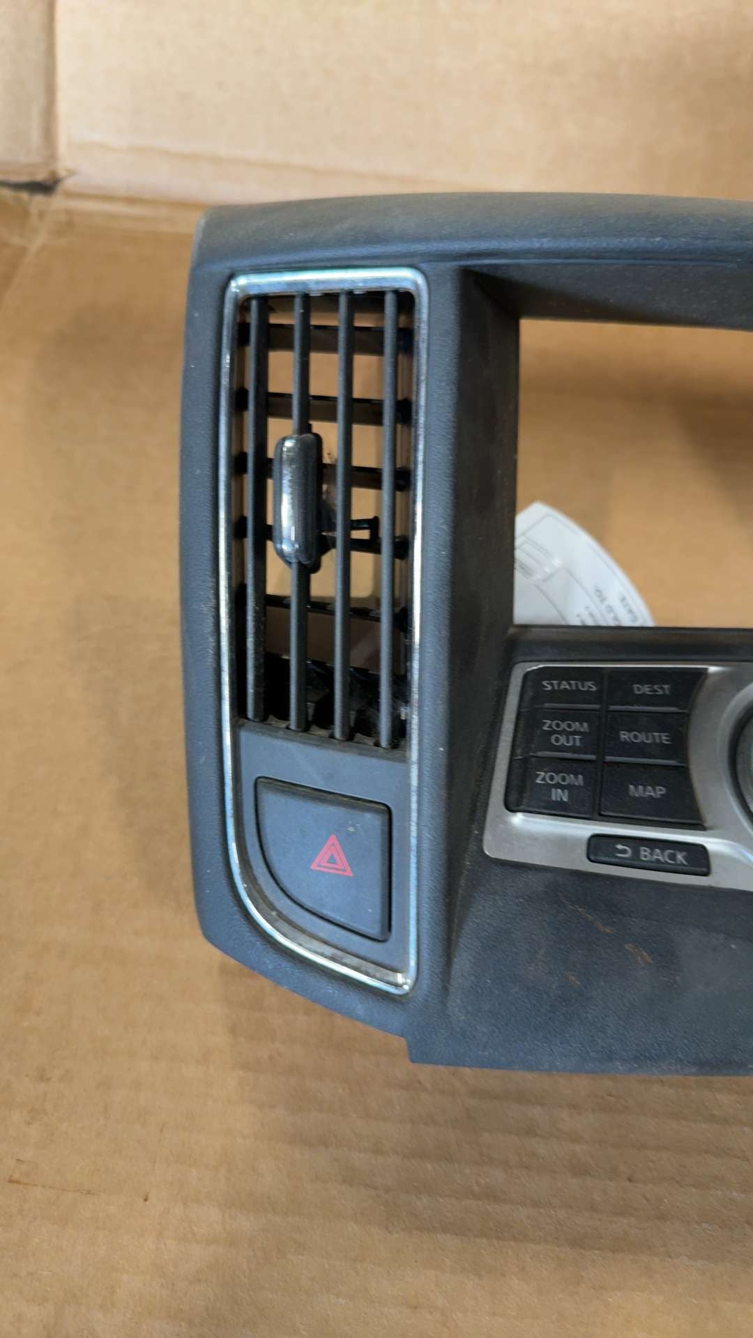 Audio and Climate Control Panel from a 2013 Nissan Maxima, photo 3