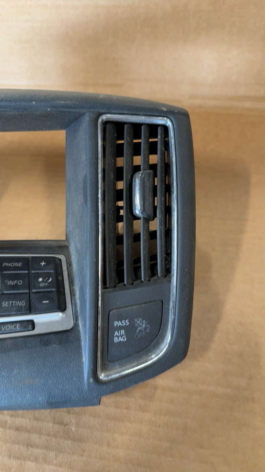 Audio and Climate Control Panel from a 2013 Nissan Maxima, photo 4