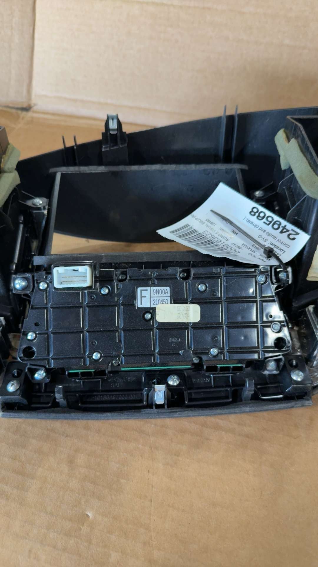 Audio and Climate Control Panel from a 2013 Nissan Maxima, photo 5