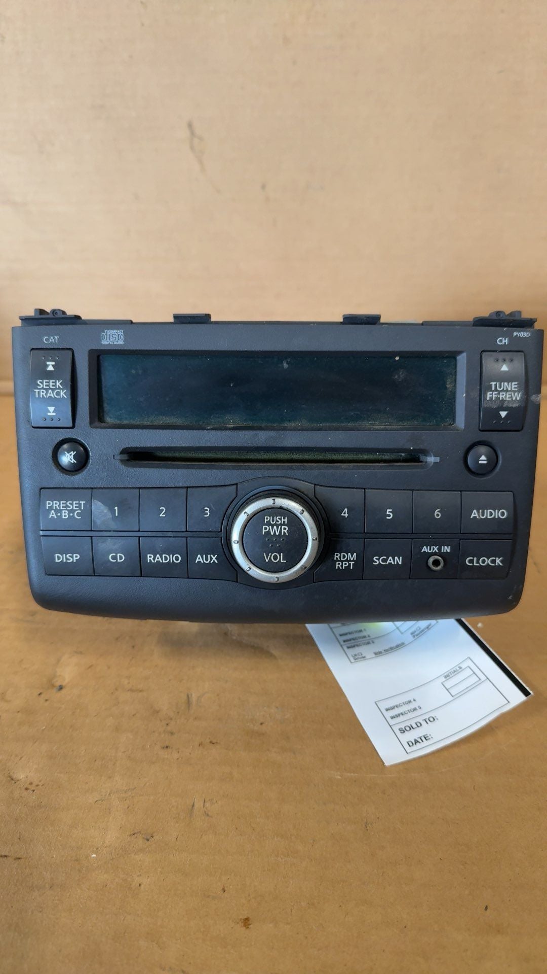 Radio Receiver from a 2008 Nissan Rogue, photo 1