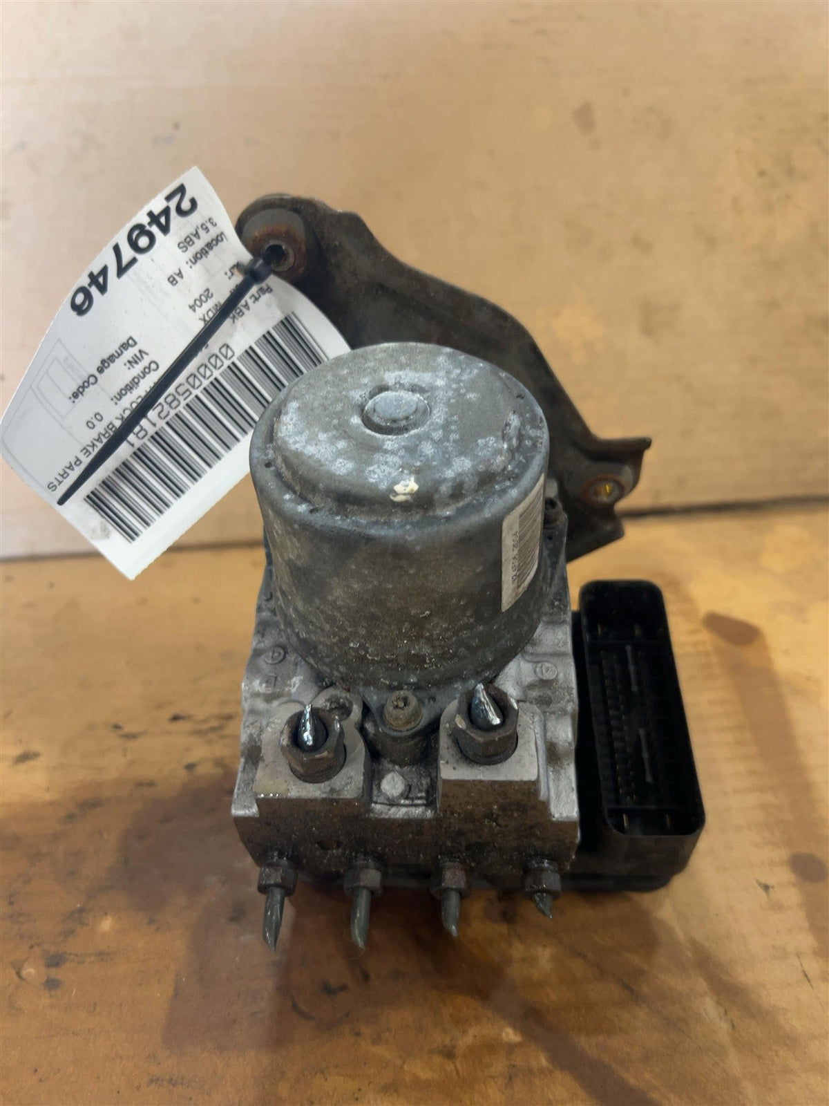 ABS Pump Module from a 2004 Acura MDX, photo 2