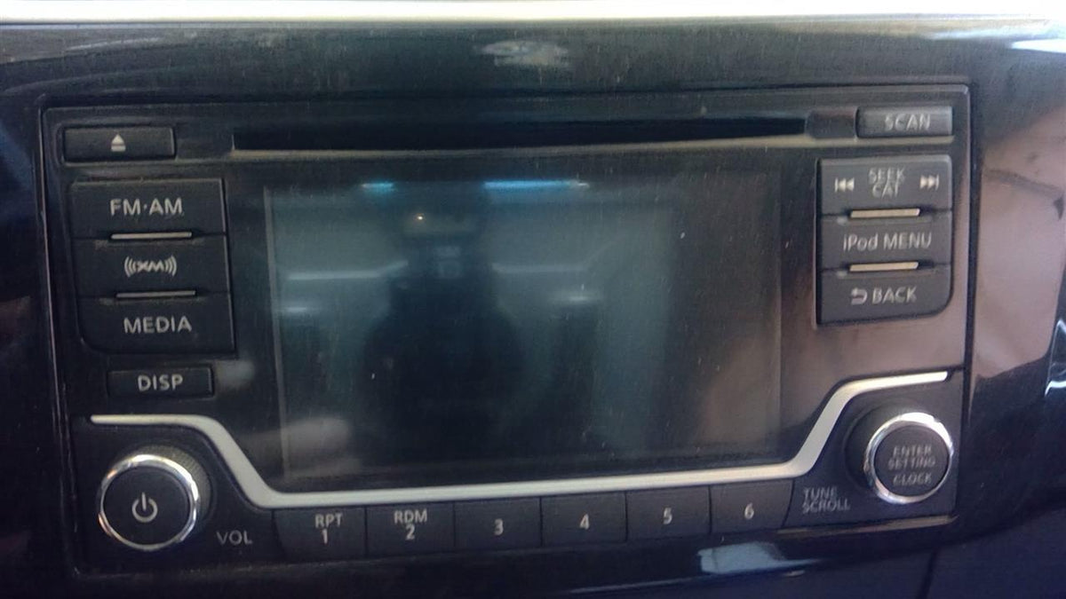 Radio Receiver from a 2017 Nissan Sentra, photo 1