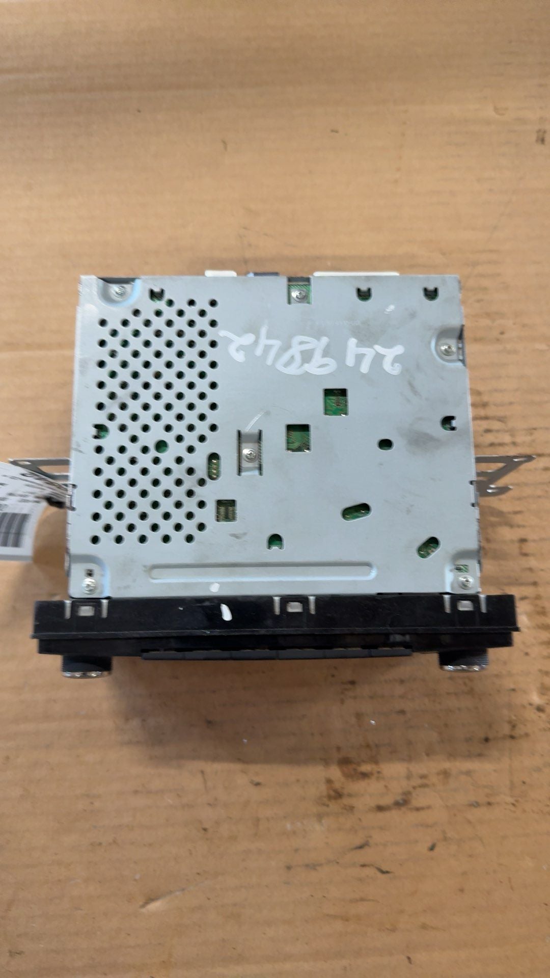 Radio Receiver from a 2017 Nissan Sentra, photo 4