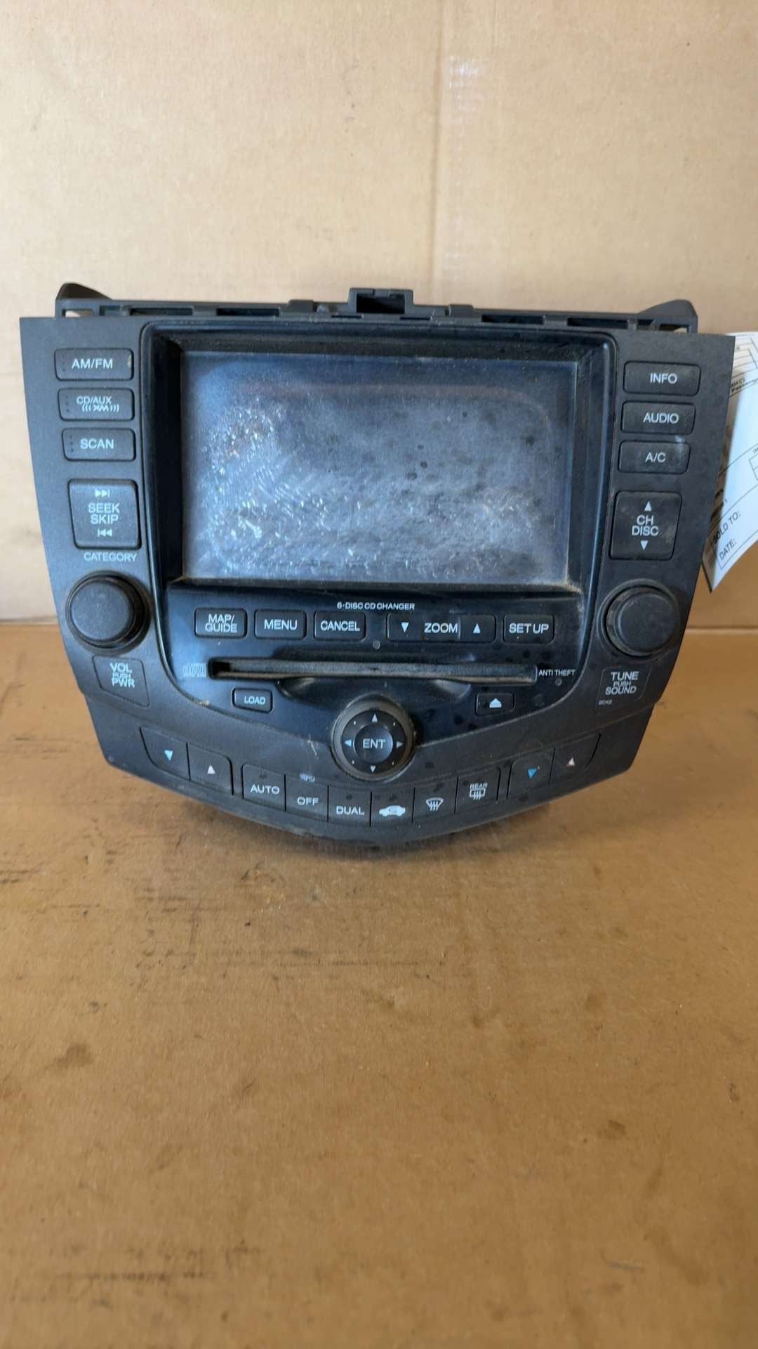 Radio Receiver from a 2005 Honda Accord, photo 1