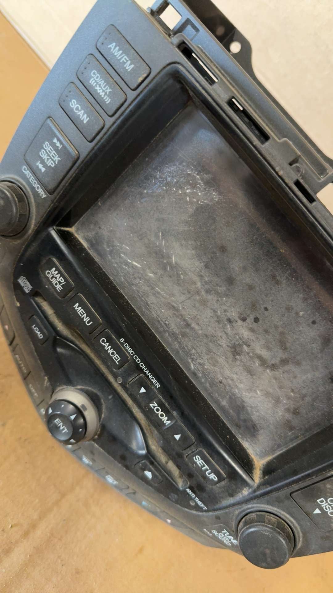 Radio Receiver from a 2005 Honda Accord, photo 2