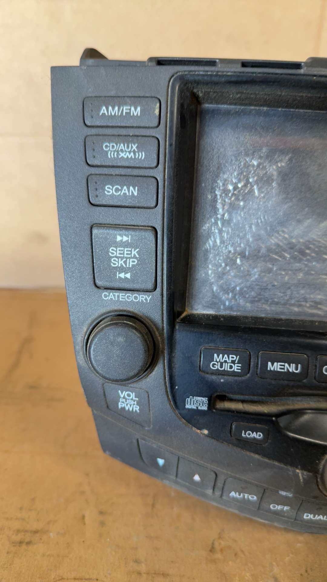 Radio Receiver from a 2005 Honda Accord, photo 3