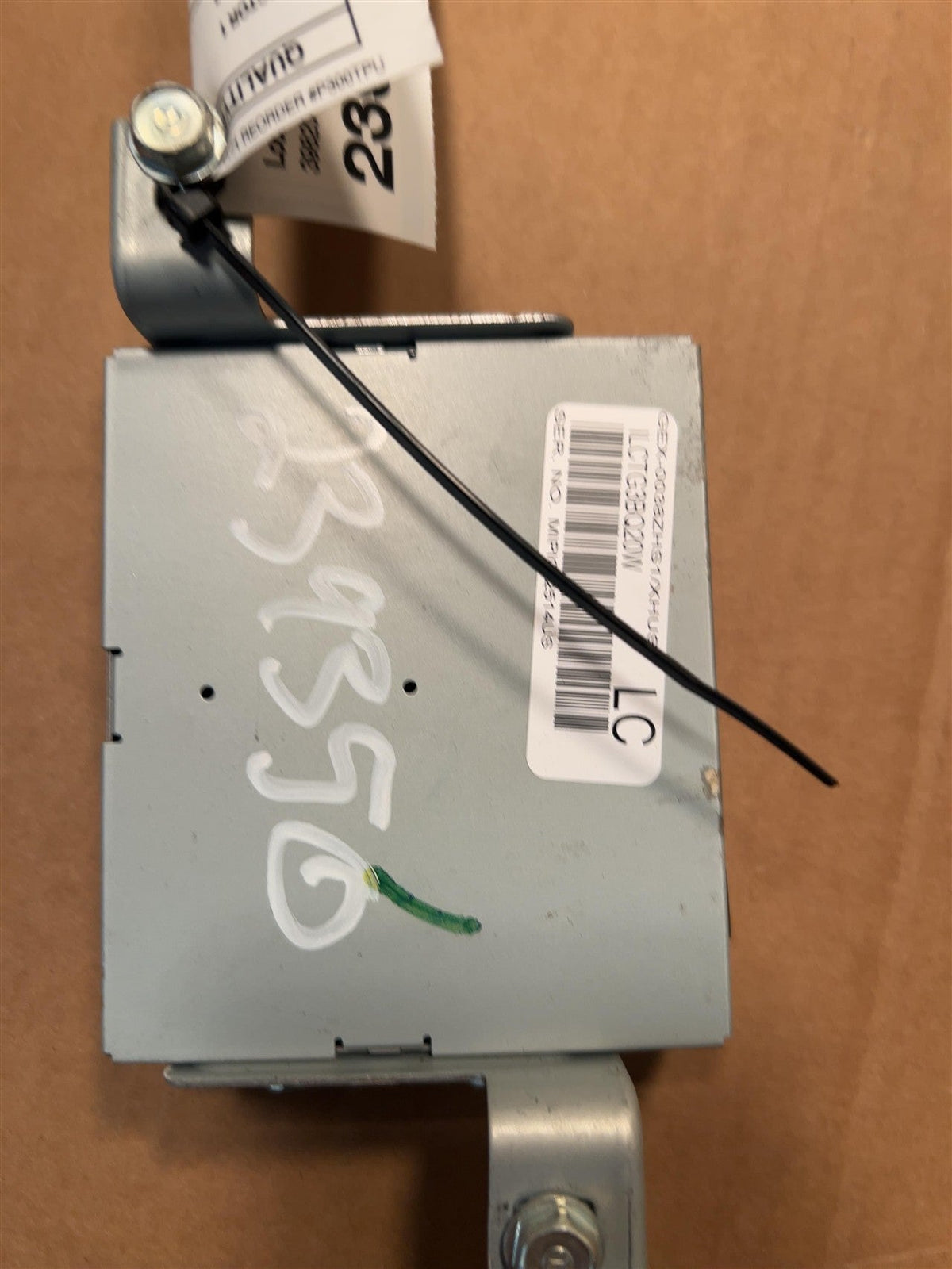 Satellite Radio Receiver Module from a 2014 Honda Accord, photo 2