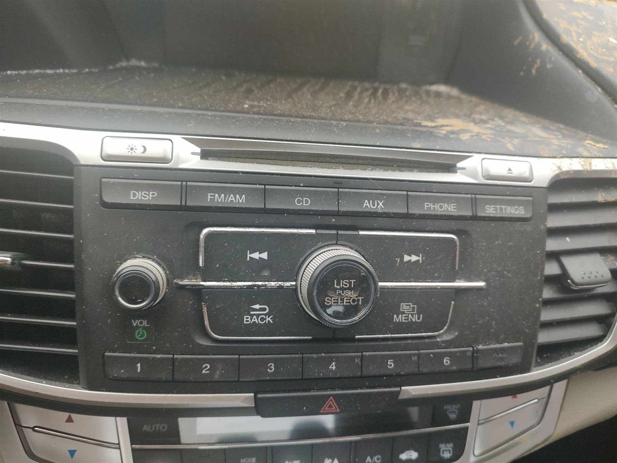 Radio Receiver from a 2014 Honda Accord, photo 1