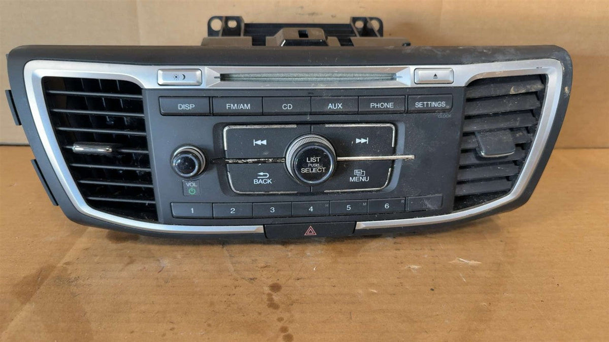 Radio Receiver from a 2014 Honda Accord, photo 2