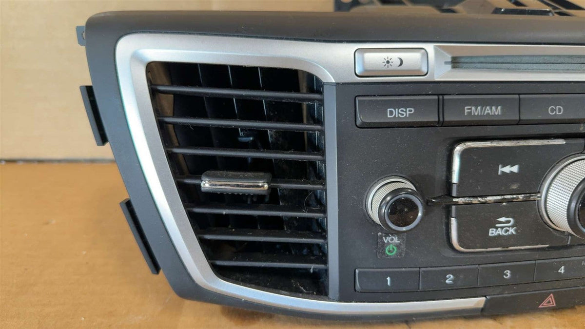 Radio Receiver from a 2014 Honda Accord, photo 4