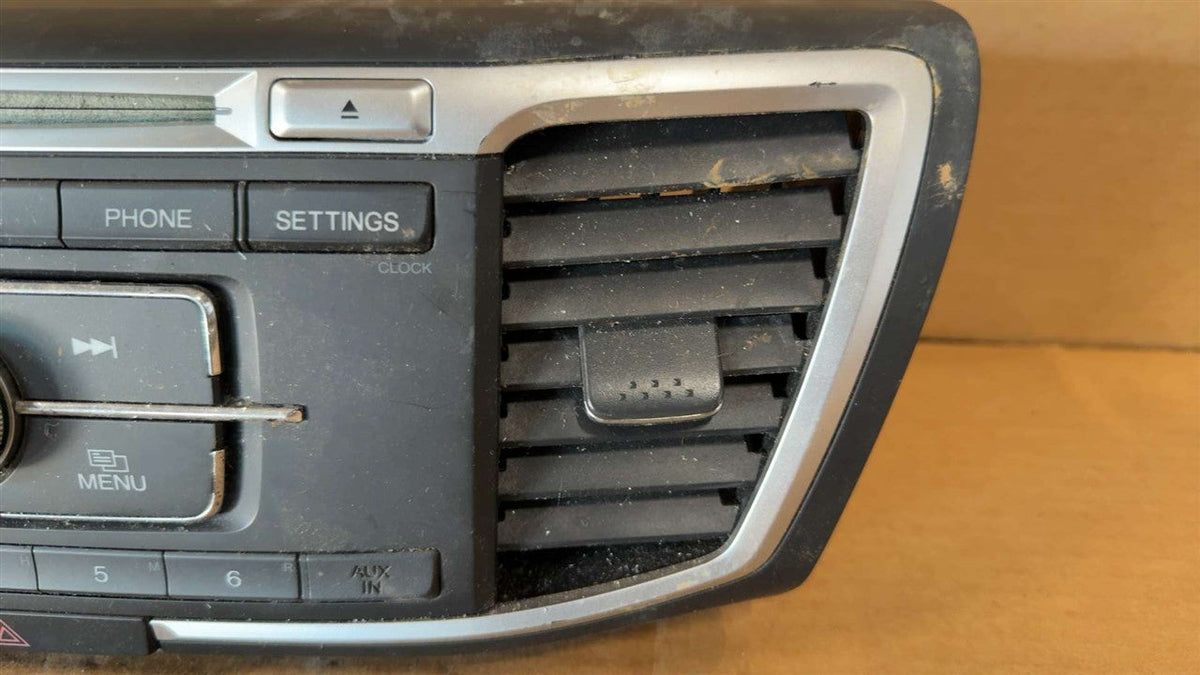 Radio Receiver from a 2014 Honda Accord, photo 5