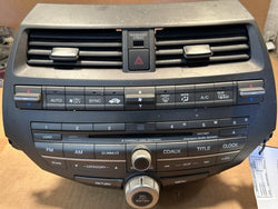 Radio Receiver from a 2011 Honda Accord, photo 1