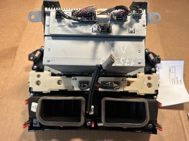 Radio Receiver from a 2011 Honda Accord, photo 2